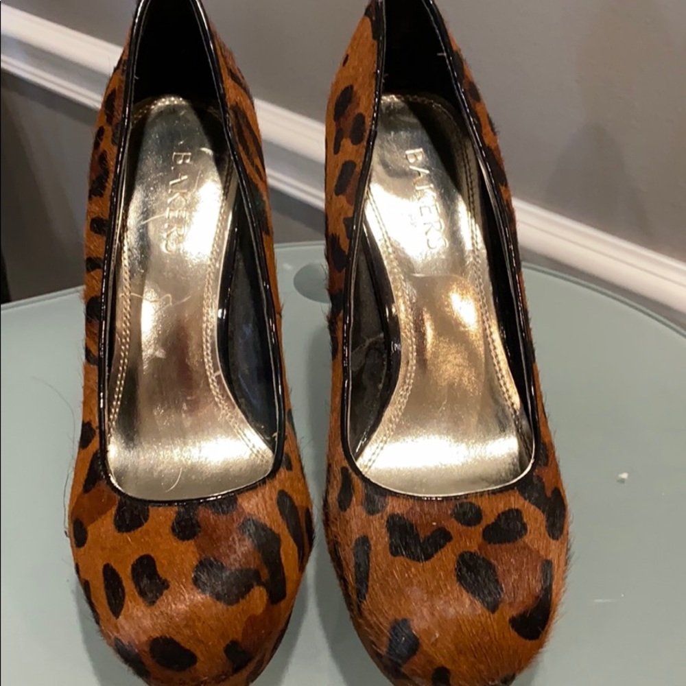Poshmark - Picture 2 of 3